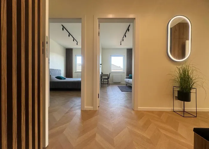 Stylish 3 Bedroom Apartment With Balcony