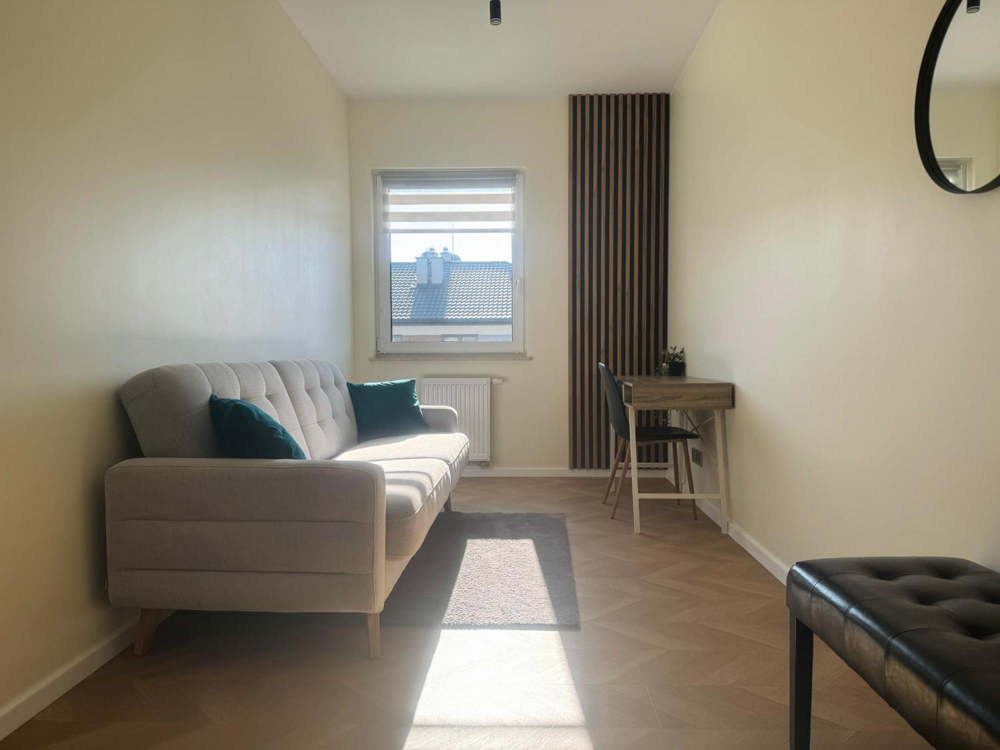 Stylish 3 Bedroom With Balcony Apartment *