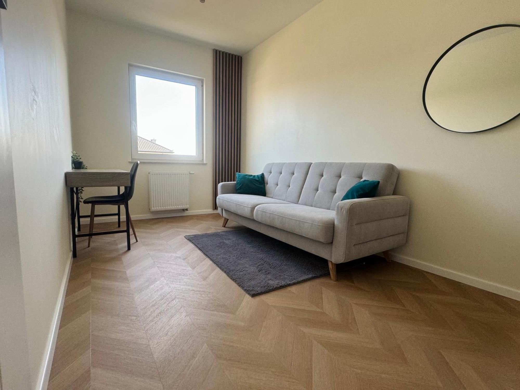 Stylish 3 Bedroom With Balcony Apartment *