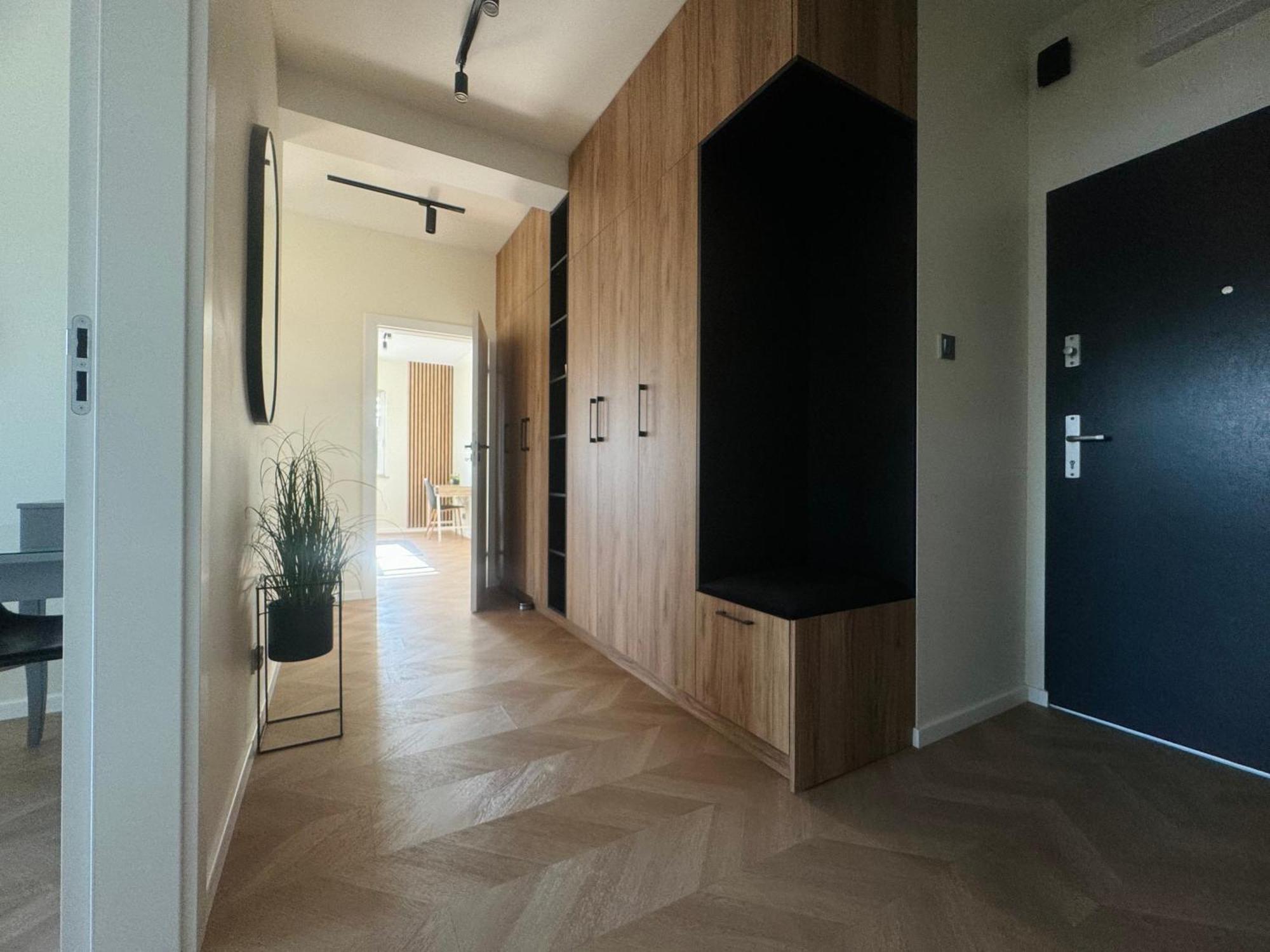 Stylish 3 Bedroom With Balcony Apartment Plock