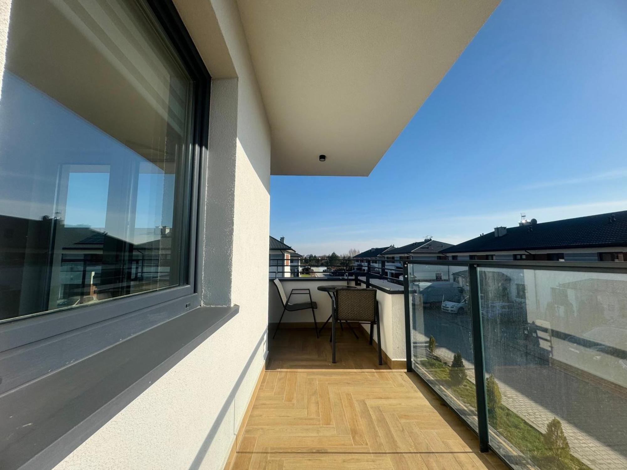 Apartment Stylish 3 Bedroom With Balcony Plock